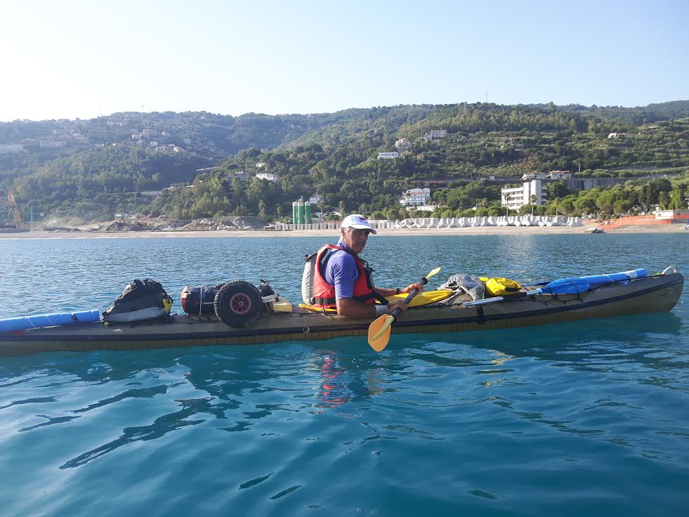 Da Palermo alla Porta Santa in kayak: l’impresa di Viky Varia